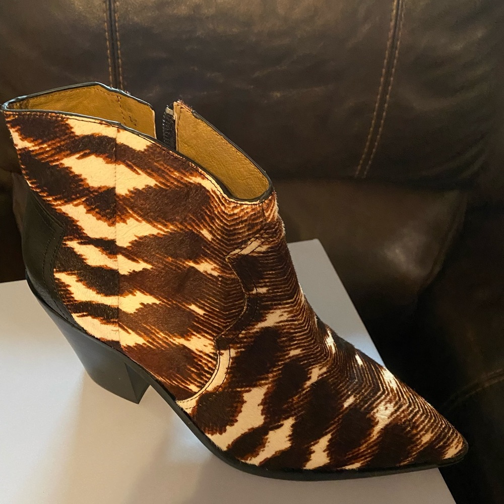 Antonio Melani Cow Print Size 9. Never Worn
